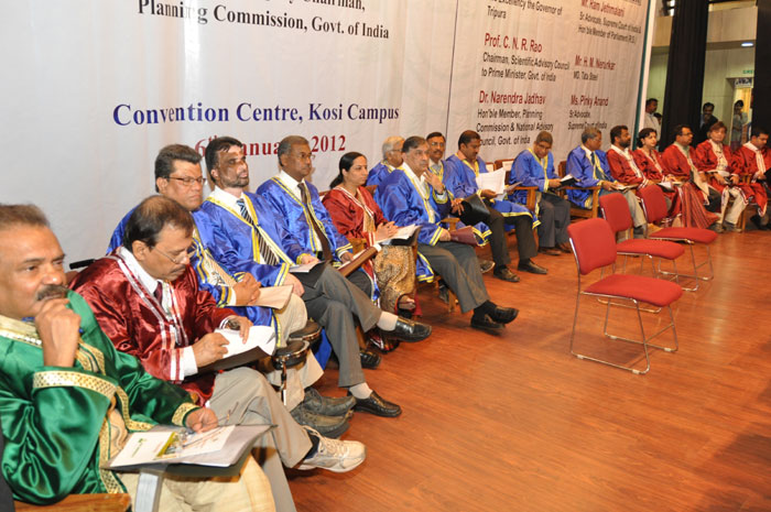 Shri Montek Singh Ahluwalia, Hon'ble Deputy Chairman, Planning Commission of India graces 7th Annual Convocation of KIIT University (6th Jan 2012)