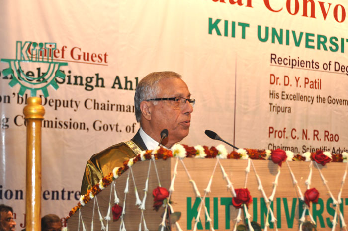 Shri Montek Singh Ahluwalia, Hon'ble Deputy Chairman, Planning Commission of India graces 7th Annual Convocation of KIIT University (6th Jan 2012)